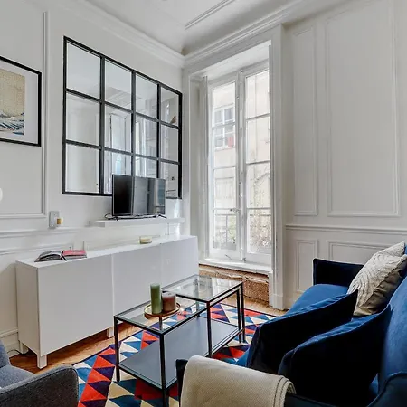Bnbnova - Heart Of Le Marais Apartment